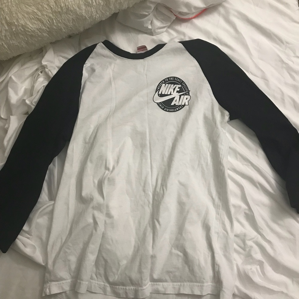 FLASH SALE: Nike Longsleeve Tee $20LIMITED TIME